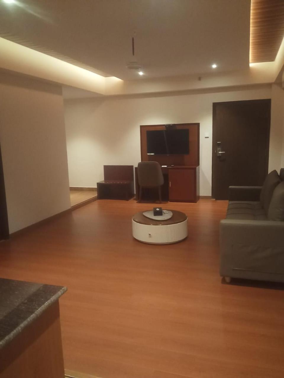 Park Avenue Hotel & Apartments Trichy Tiruchirappalli Exterior foto